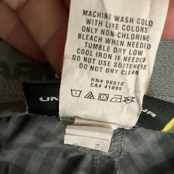 Under Armour Gray Plaid Stretch Pockets Flat Front Shorts Men Size 40 X 11 - Picture 3 of 9